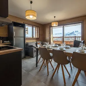 Odyssee Crc01 Traversant Sur Les Pistes Appartement